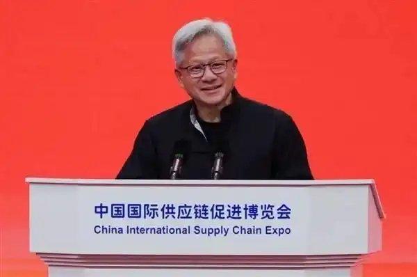 北京科汇配资 英伟达CEO黄仁勋穿唐装中文演讲，称中国AI是全球进步催化剂
